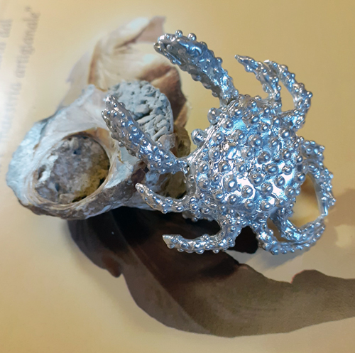 GRANCHIO - anello scultura in argento 6cm x 3cm. Esposto alla Mostra Arcaico e Presente al Castello di Santa Severa - SANTA MARINELLA